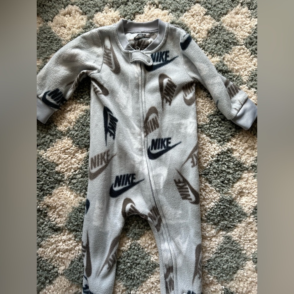 Nike baby pajamas, fleece, gray